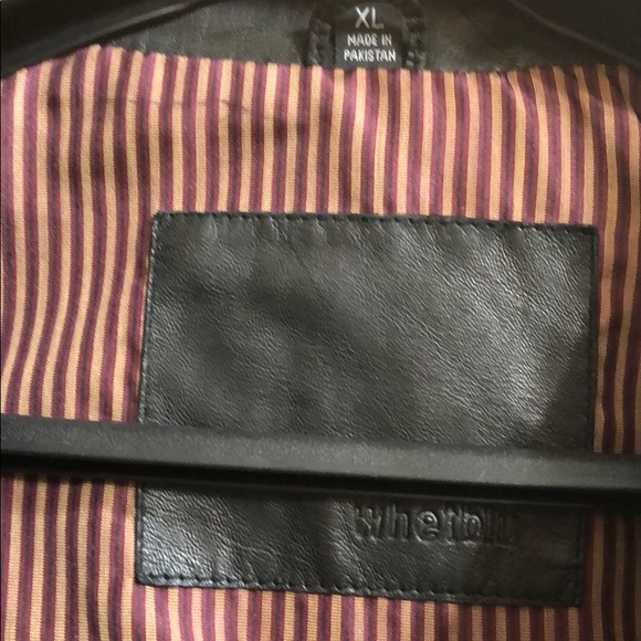 Leather jacket - Picture 4 of 8